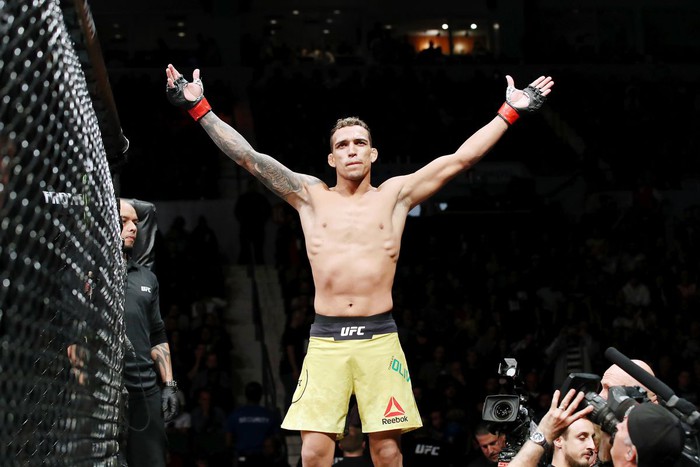 Charles Oliveira: Từ cậu bé tưởng chừng không thể bước đi cho tới ứng viên cho ngai vàng UFC - Ảnh 3.