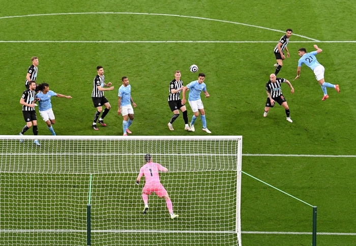 Rượt đuổi hấp dẫn, Man City nhọc nhằn vượt qua Newcastle trong ngày Torres lập hattrick - Ảnh 3.