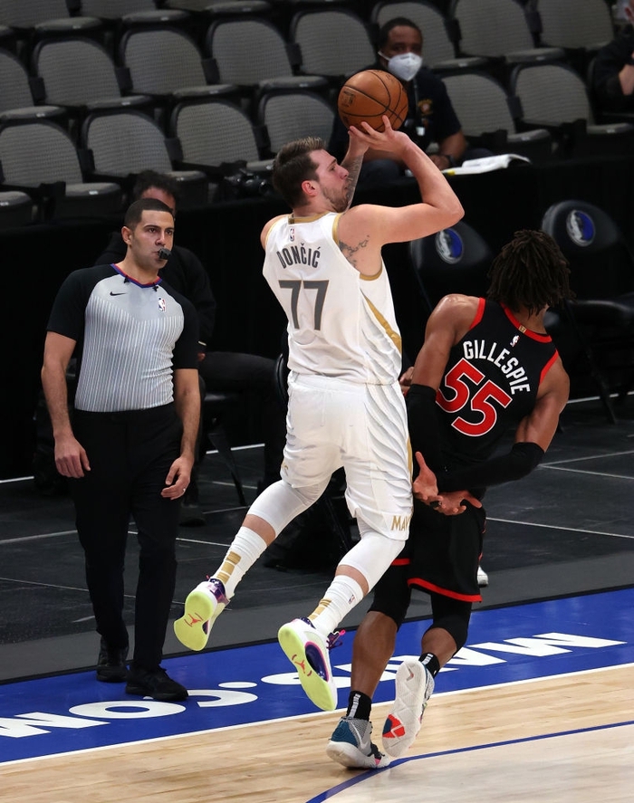 Luka Doncic chính thức dự Playoffs, thổi lửa vào cuộc đua giữa Portland Trail Blazers và Los Angeles Lakers - Ảnh 2.