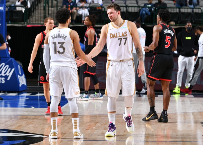 Luka Doncic chính thức dự Playoffs, thổi lửa vào cuộc đua giữa Portland Trail Blazers và Los Angeles Lakers - Ảnh 1.