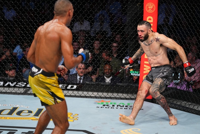 Edson Barboza giành chiến thắng tại UFC bằng cú knock-out &quot;kỳ lạ&quot; - Ảnh 3.