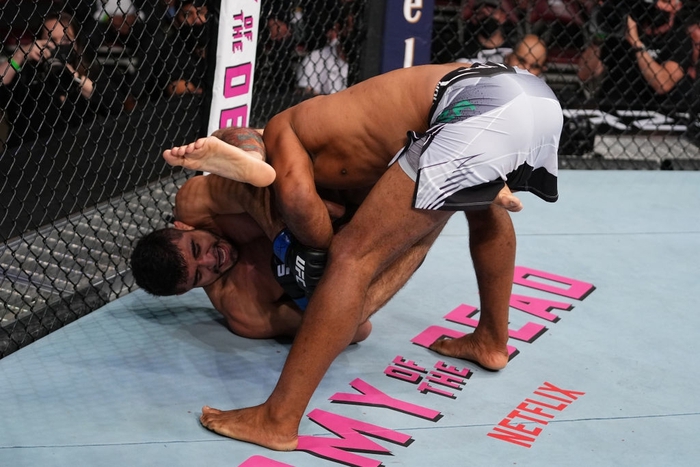 Nhà cựu vô địch nhu thuật thế giới Ronaldo Souza bị bẻ gãy tay trên sàn UFC - Ảnh 2.