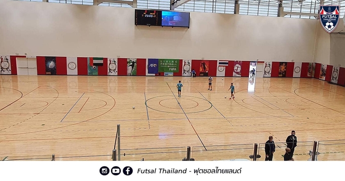 Tuyển futsal Việt Nam bỏ tiền phụ chủ nhà Dubai - UAE điều chỉnh mặt sân thi đấu - Ảnh 1.