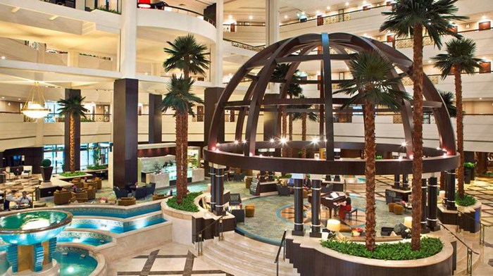 Khách sạn Movenpick Grand Al Bustan tại Dubai