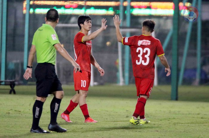 Văn Hậu thi đấu trở lại, Công Phượng ghi bàn khi đá tập với U22 Việt Nam  - Ảnh 1.
