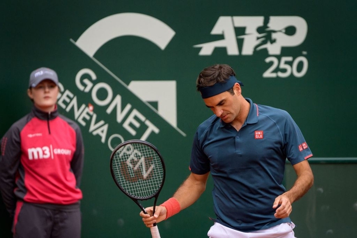 Federer thua sốc ngay vòng đầu giải đấu đất nện tại quê hương - Ảnh 2.