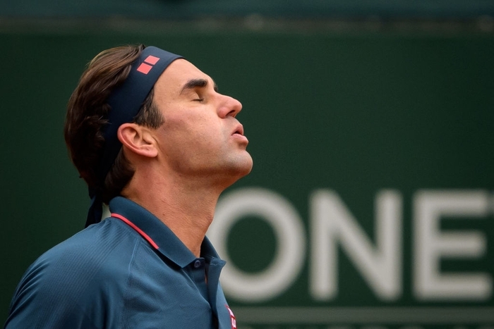 Federer thua sốc ngay vòng đầu giải đấu đất nện tại quê hương - Ảnh 4.