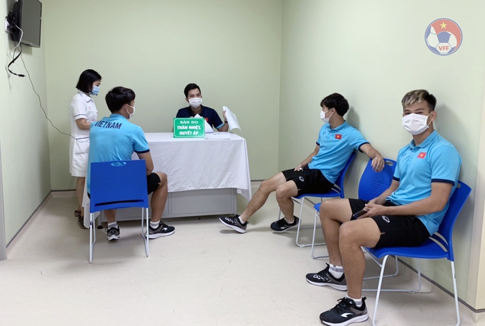 Toàn bộ cầu thủ tuyển Việt Nam hoàn thành tiêm vaccine Covid-19 vào sáng nay - Ảnh 1.