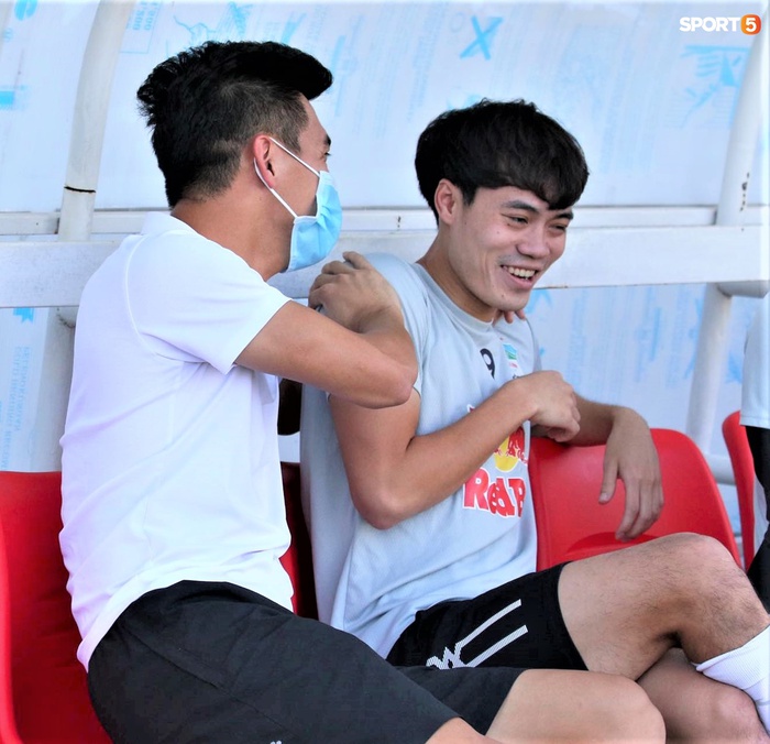 Tiến Linh xuống sân uy hiếp đối thủ Văn Toàn trước trận HAGL gặp Bình Dương - Ảnh 2.