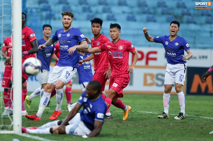 Đình Trọng gào thét tiếc nuối khi Hà Nội FC để tuột bàn thắng trong tíc tắc - Ảnh 3.