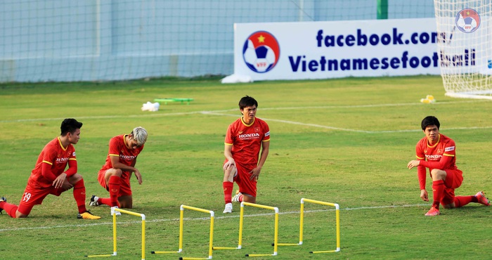 Xuân Trường trở lại tập luyện sau chấn thương, Phan Văn Đức bắt nhịp cực nhanh với đội tuyển - Ảnh 3.