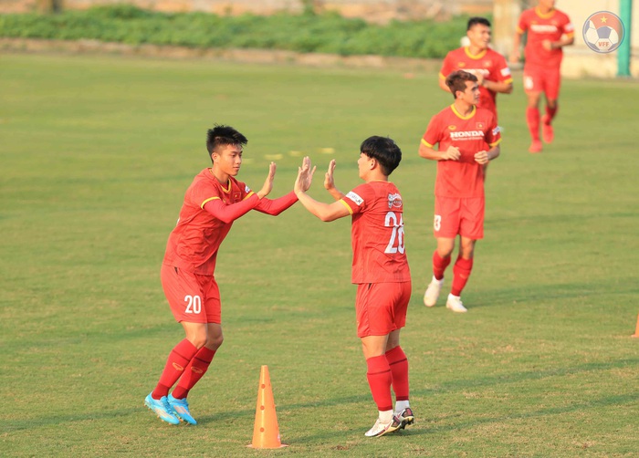 Xuân Trường trở lại tập luyện sau chấn thương, Phan Văn Đức bắt nhịp cực nhanh với đội tuyển - Ảnh 4.