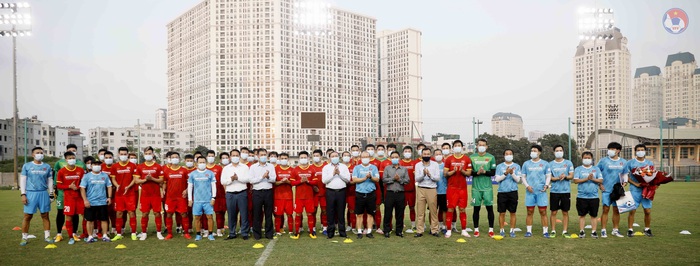 Đội tuyển Việt Nam được lãnh đạo Bộ Văn hoá Thể thao và Du lịch thăm hỏi động viên