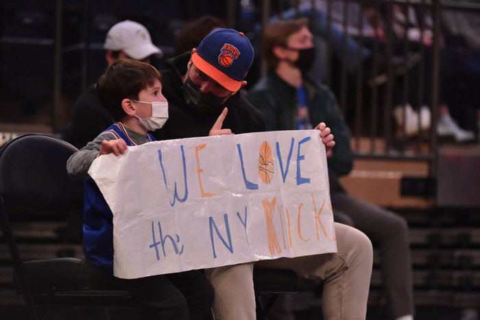 New York Knicks &quot;cháy vé&quot; trong 2 Game đầu Playoff: Bất ngờ với số lượng khán giả được vào sân - Ảnh 1.