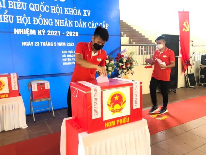 Đội tuyển Việt Nam háo hức tham gia bầu cử - Ảnh 9.