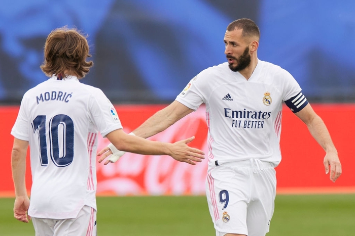 Ghi 2 bàn trong 5 phút, Real Madrid giành chiến thắng muộn màng trong ngày trở thành cựu vương - Ảnh 3.