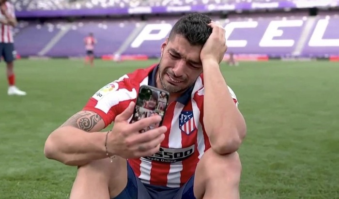 Ghi bàn đưa Atletico lên ngôi vô địch, Suarez rơi nước mắt khi gọi điện cho gia đình - Ảnh 6.