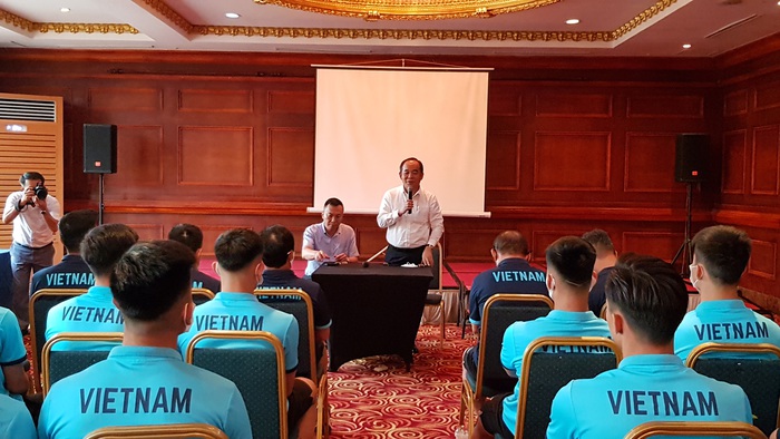 Chủ tịch LĐBĐVN Lê Khánh Hải phát biểu tại buổi gặp mặt