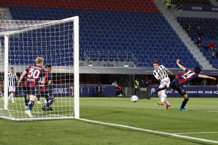 Vùi dập Bologna, Juventus giật vé dự Champions League từ tay Napoli - Ảnh 1.