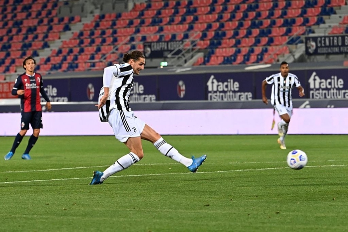 Vùi dập Bologna, Juventus giật vé dự Champions League từ tay Napoli - Ảnh 3.