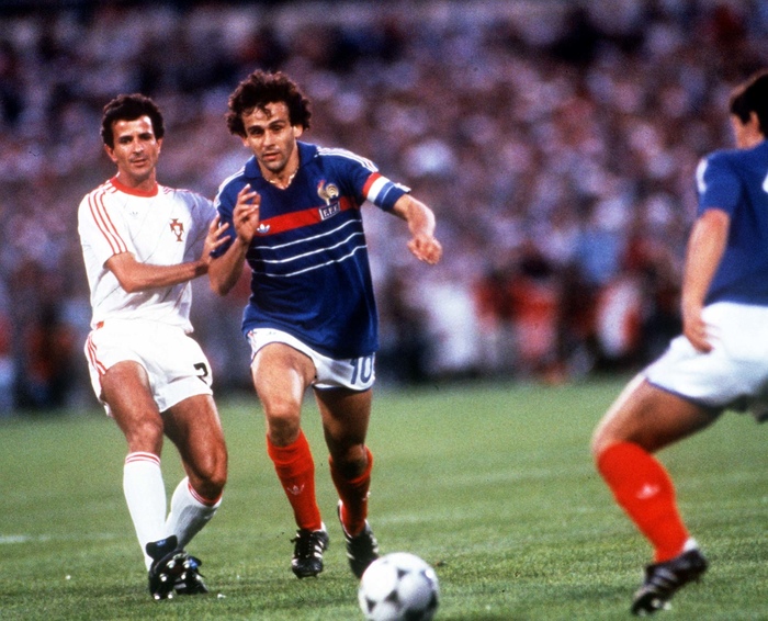 Euro 1984: Michel Platini đưa bóng đá Pháp lần đầu tiên chạm tay vào chiếc cúp bạc danh giá - Ảnh 4.