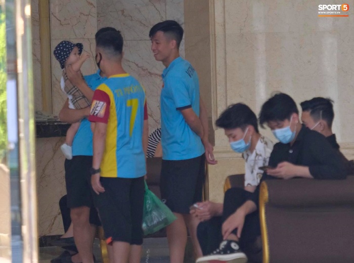 Cập nhật đội tuyển Việt Nam trước giờ lên đường sang UAE: Tập thể dục, tranh thủ gặp gỡ vợ con - Ảnh 5.