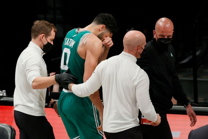Jayson Tatum rời sân sớm vì chấn thương, Boston Celtics vỡ trận trước dàn sao Brooklyn Nets - Ảnh 2.