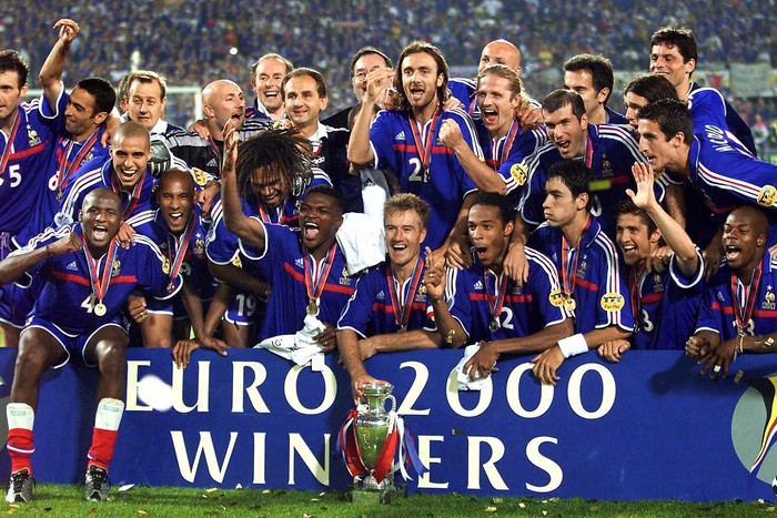 Euro 2000: khi người Pháp cô đơn trên đỉnh châu Âu - Ảnh 2.