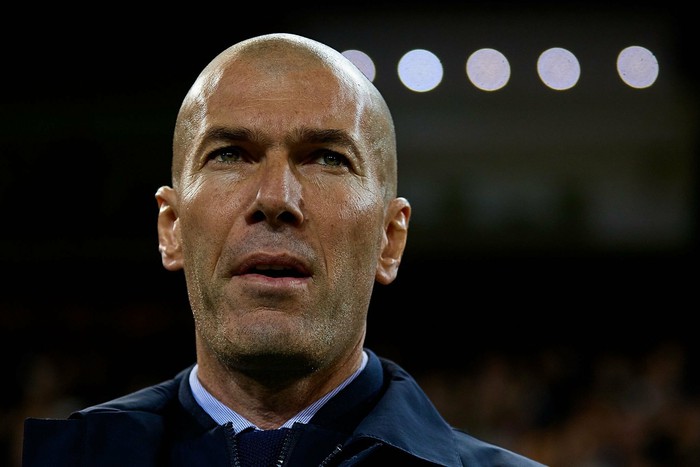 Zinedine Zidane chuẩn bị khăn gói rời Real Madrid sau một mùa giải trắng tay - Ảnh 1.