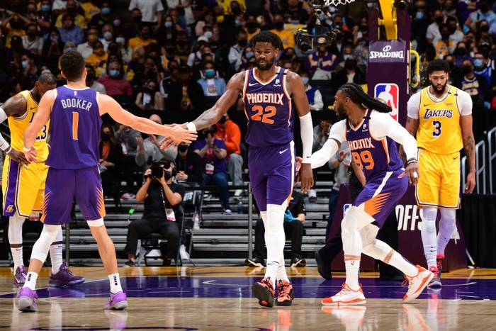 Áp đảo đối thủ ở Game 3, Los Angeles Lakers chiếm lợi thế lớn trước Phoenix Suns - Ảnh 2.