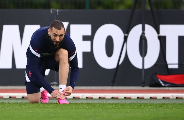 Karim Benzema chăm chỉ trong ngày đầu tập luyện cùng tuyển Pháp - Ảnh 3.