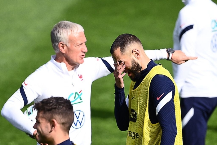Karim Benzema chăm chỉ trong ngày đầu tập luyện cùng tuyển Pháp - Ảnh 10.