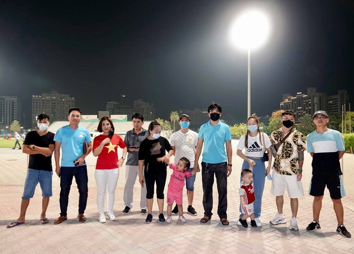 CĐV ở UAE đến xem tuyển Việt Nam tập, sốc vì hành động của HLV Park Hang-seo - Ảnh 7.