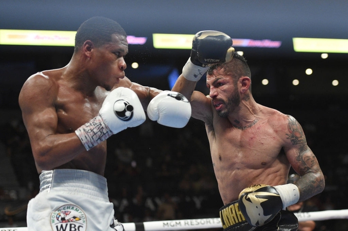 Devin Haney vất vả đánh bại cựu vương Jorge Linares, bảo vệ thành công đai vô địch thế giới - Ảnh 1.