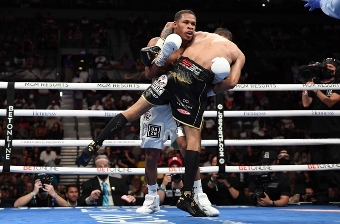 Devin Haney vất vả đánh bại cựu vương Jorge Linares, bảo vệ thành công đai vô địch thế giới - Ảnh 7.