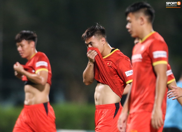 Tuyển Việt Nam níu kéo hy vọng đón Hoàng Anh thay Hùng Dũng ở AFF Cup 2020 - Ảnh 1.