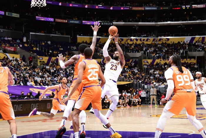 Anthony Davis gục ngã vì chấn thương, Los Angeles Lakers nhận thất bại trước Phoenix Suns - Ảnh 2.