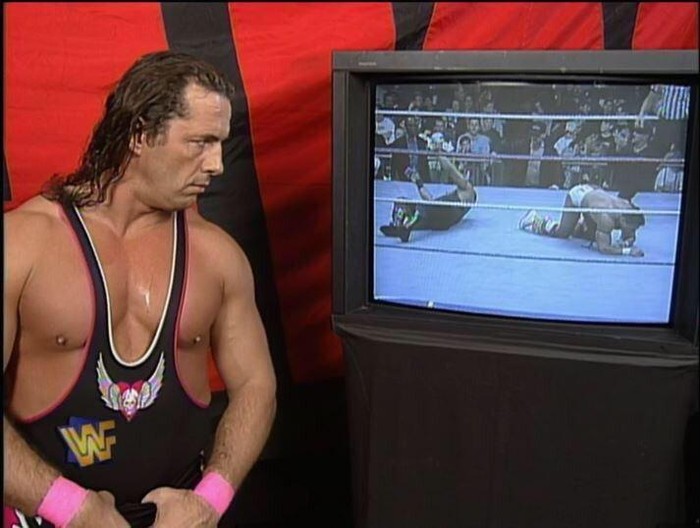 Vì sao đô vật WWE không thể xem TV như người bình thường - Ảnh 1.