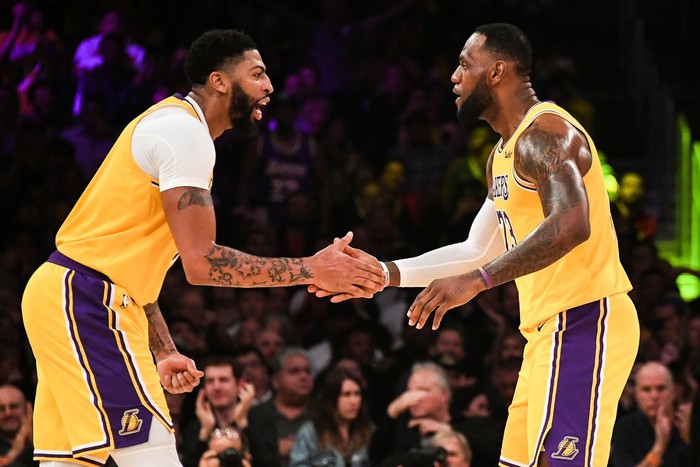 &quot;Đây là sứ mệnh của đôi vai tôi&quot;, LeBron James chia sẻ về việc gánh vác Lakers khi Anthony Davis chấn thương - Ảnh 1.