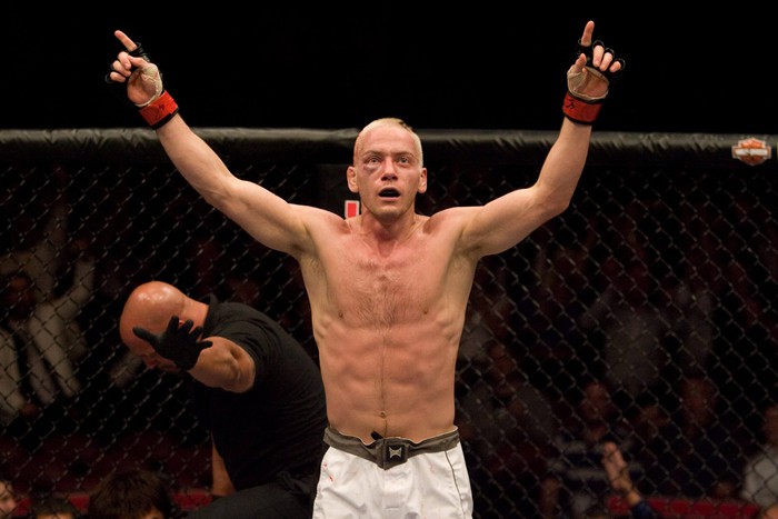 Cựu võ sĩ UFC Jonathan Goulet và hành trình chống chọi với căn bệnh trầm cảm đầy gian nan - Ảnh 3.