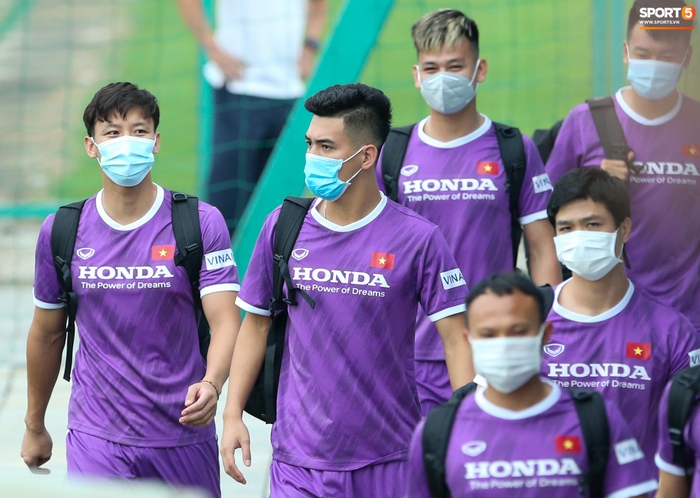 HLV Hà Nội FC tới xem tuyển Việt Nam tập luyện, thầy Park đưa đi gặp lãnh đạo VFF - Ảnh 7.