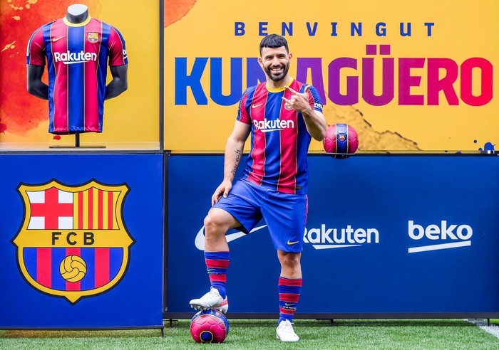 Chùm ảnh: ngày Sergio Aguero ra mắt sân Camp Nou  - Ảnh 3.