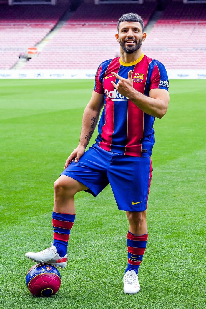 Chùm ảnh: ngày Sergio Aguero ra mắt sân Camp Nou  - Ảnh 6.