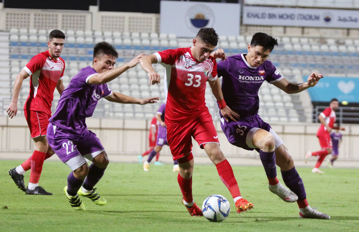 HLV Park Hang-seo đưa Văn Hậu vào sân thi đấu ở trận hoà Jordan - Ảnh 1.