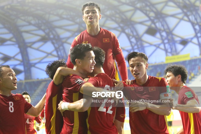 Đội tuyển Việt Nam được thưởng nóng 3 tỷ đồng sau chiến thắng 2-1 trước Malaysia - Ảnh 1.
