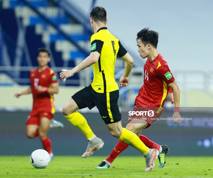 Hoàng Đức chơi hay bất ngờ, thay thế hoàn hảo cho Tuấn Anh ở tuyển Việt Nam - Ảnh 6.