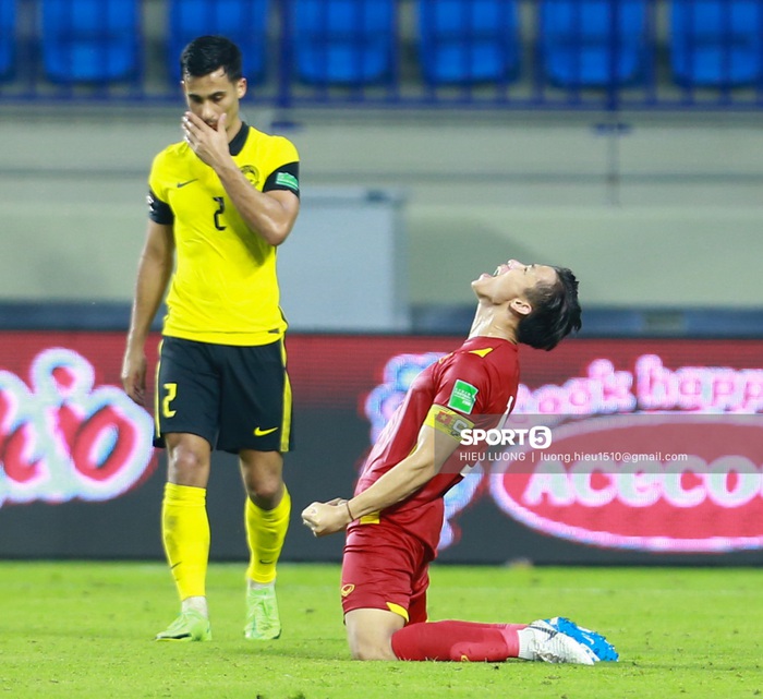 HLV Park Hang-seo bật cười sau khi tuyển Việt Nam bị thủng lưới trước Malaysia - Ảnh 7.