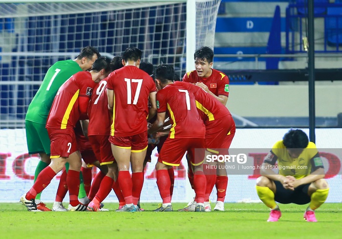 HLV Park Hang-seo bật cười sau khi tuyển Việt Nam bị thủng lưới trước Malaysia - Ảnh 13.