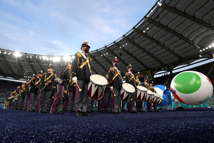 Cận cảnh lễ khai mạc đặc biệt của Euro 2020 - Ảnh 4.