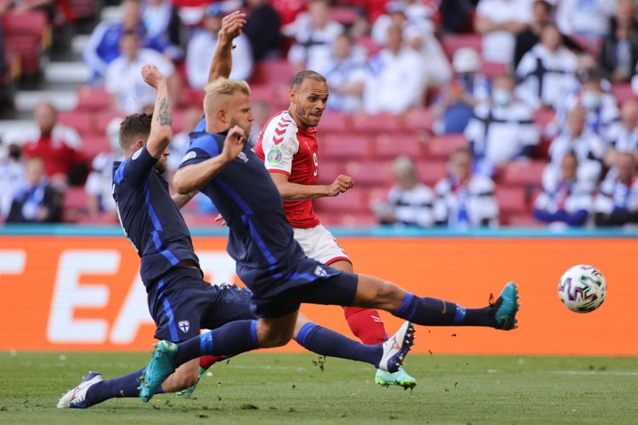 Gặp phải sự cố hi hữu, Đan Mạch bất ngờ để thua đối thủ yếu nhất bảng - Ảnh 2.